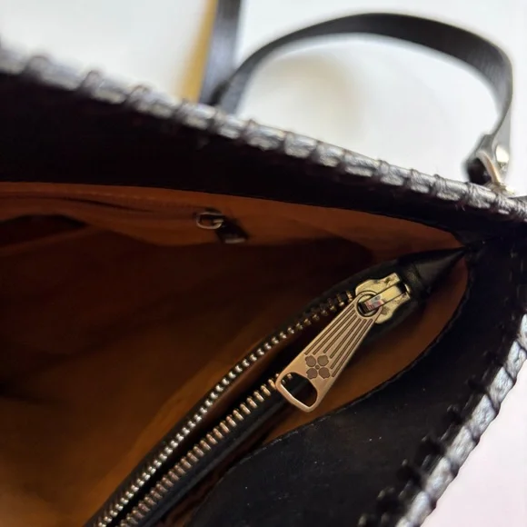 Patricia Nash Black Moretto
Shopper Italian Leather
Handbag - Picture 14 of 14